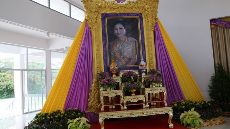 "ชาวกาญจน์" ร่วมพิธีลงนามถวายพระพร เนื่องในโอกาสวันเฉลิมพระชนมพรรษาสมเด็จพระนางเจ้าฯ พระบรมราชินี