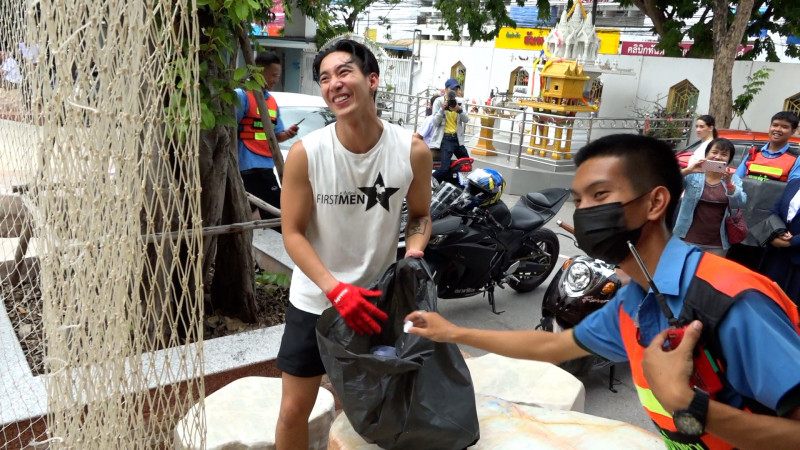 "โตโน่" นำทีมคนบันเทิงคับคั่ง ร่วมเก็บขยะกลางเมืองขอนแก่น