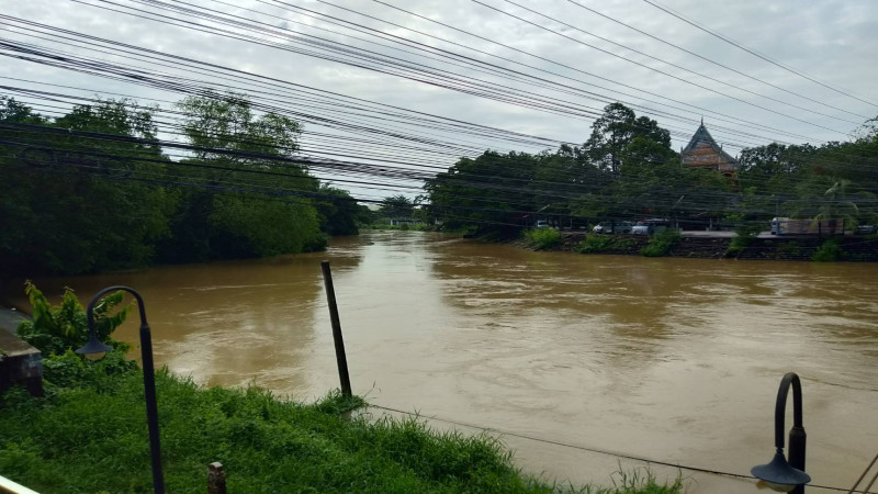 จันทบุรี ฝนตกทุกวัน 4 จุดหลักปริมาณน้ำเพิ่มขึ้น ปภ. เตือน!! ปชช. เฝ้าระวังใกล้ชิด - เรือเล็กควรงดออกจับสัตว์น้ำ