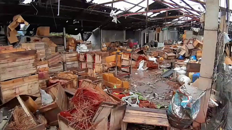 พายุโซนร้อน “มูน” พัดถล่ม อ.พนัสนิคม โรงงานธูปขนาดใหญ่ - บ้านเรือนกว่า 60 หลังพังพินาศ