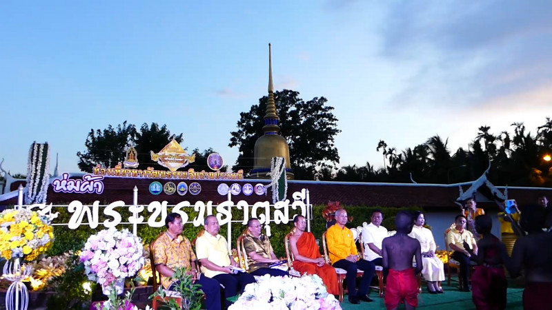 "ชุมพร" สืบสานประเพณี ห่มผ้า พระราชทานพระธาตุสวี สุดยิ่งใหญ่