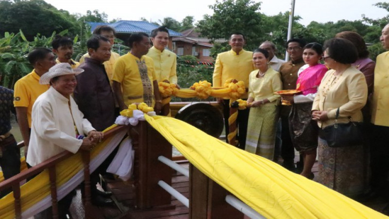 อำเภอพระนครศรีอยุธยาร่วอบต.เกาะเรียน นำขบวนเรือส่วนท้องถิ่นกว่า 160 ลำเปิดงานแห่เทียนพรรษาทางน้ำ