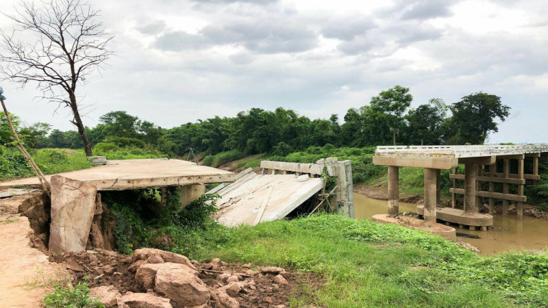 "สะพานข้ามห้วยเชื่อมไบค์เลน" ถล่มรอบสอง หลังซ่อมเสร็จ 3 เดือน โยธาเร่งตรวจสอบ จี้บริษัทรับจ้างแก้ไข คาดปัญหาดินสไลด์ ระดับน้ำโขงต่ำ