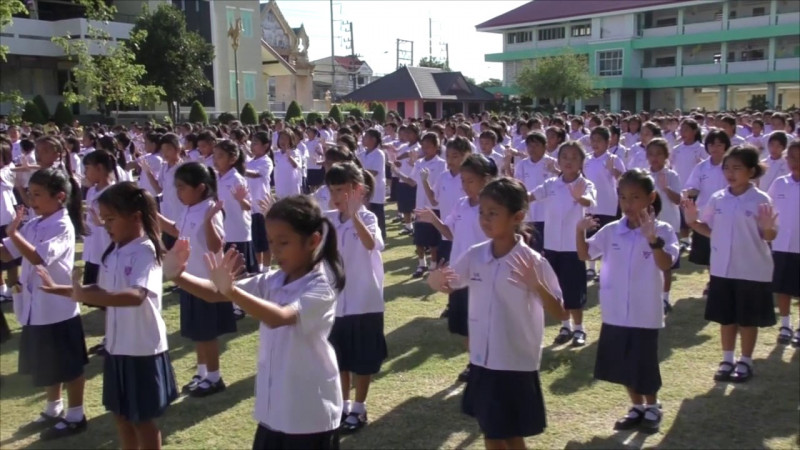 ไอเดียเจ๋ง !! "โรงเรียนดัง" ผุดโครงการเยาวชนไทยหัวใจ 5 ห้อง ปลูกฝังจิตสำนึกให้กับนักเรียนหลังเคารพธงชาติ