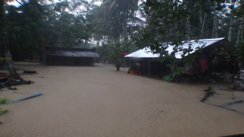 ฝนถล่ม "อ.ตะกั่วป่า" น้ำไหลท่วมบ้านเรือนประชาชนเสียหาย 7 หลังคาเรือน