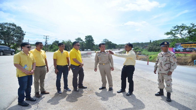 "ปลัดจังหวัดระนอง" รับคำร้องเรียน ลงพื้นที่ตรวจสอบ ถนน 4 เลน สายชุมพร-ระนอง