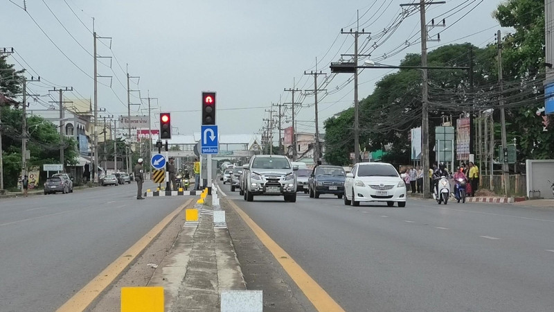 "แขวงทางหลวงน่าน" ติดตั้งสัญญาณไฟจราจรเพิ่ม จุด รร.ศรีสวัสดิ์วิทยาคาร เพื่อช่วยลดอุบัติเหตุ