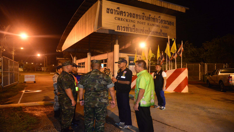 "รองผู้ว่าฯระนอง" บูรณาการหน่วยงานที่เกี่ยวข้อง วางกำลังคุมเข้มสถานที่สำคัญป้องกันเหตุก่อความไม่สงบในพื้นที่