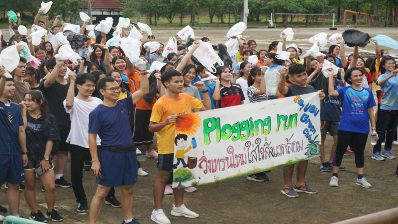 "ชมรมยูบียู กรีน คลับ" ม.อบ. จัดกิจกรรมวิ่งเก็บขยะพลาสติก นักศึกษากว่า 300 คน เข้าร่วม