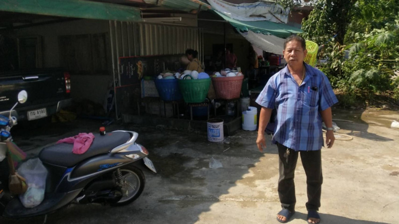 "ลูกจ้างแสบ" ทิ้งพ่ออายุกว่า 65 ปี ไว้ที่ร้านข้าวต้มกลางเมืองจันทบุรี ก่อนขโมยจยย. ของพ่อครัว หนีหายลอยนวล
