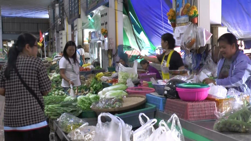 "จังหวัดอุทัยธานี" ผักสดขยับราคารับเทศกาลกินเจ เผยผักชีจากกิโลละ 100 ขึ้นเป็นกิโลกรัมละ 140 บาท