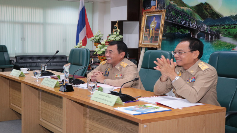 "กาญจนบุรี" ประชุมสรุปผลงาน ประจำเดือนกันยายน ปี 62 พร้อมมอบโล่เกียรติคุณแก่ข้าราชการ นักเรียน นักกีฬา และบุคคลดีเด่น