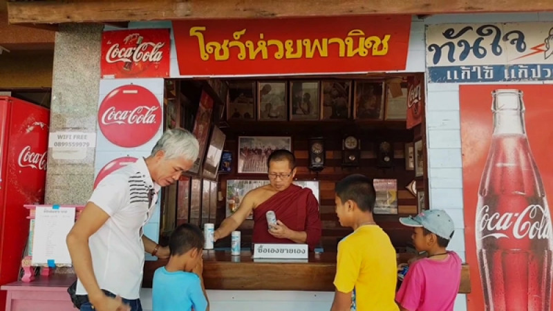 วัดเชียงทอง "เปิดร้านโชว์ห่วยพานิช" เน้นระบบ ซื้อเองขายเอง