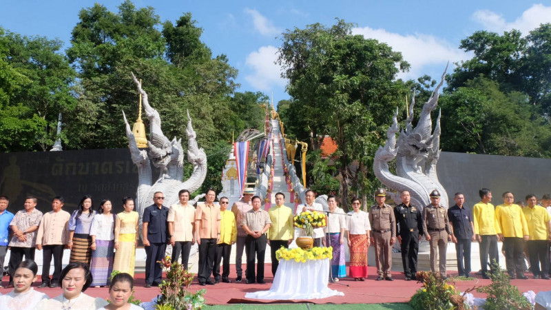 "ชาวอุทัยธานี" เกือบแสนคน ร่วมงานประเพณีตักบาตรเทโว แห่งเดียวในประเทศไทย