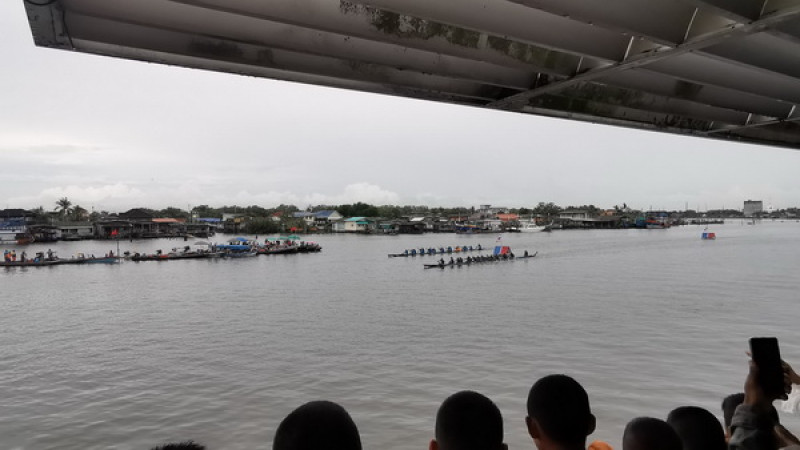 แข่งเรือเพรียวงานชักพระเมืองปากพนัง นักพากย์โชว์ลีลา น้ำเสียง สุดมันส์ (ชมคลิป)