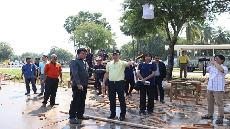 "ผู้ว่าฯสุโขทัย" ลงพื้นที่ติดตามความก้าวหน้าการก่อสร้างเวทีใหญ่ จัดงานประเพณีลอยกระทงเผาเทียน เล่นไฟ ประจำปี 2562