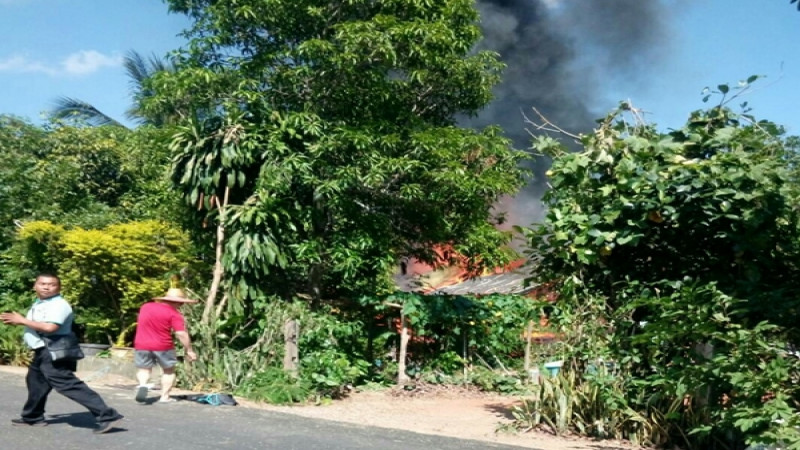 ไฟไหม้ "บ้านเรือนประชาชน" วอดทั้งหลัง คาดเสียหายไม่ต่ำกว่า 5 หมื่นบาท