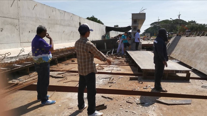 คานคอนกรีตรถไฟทางคู่ "ประจวบฯ-ชุมพร" ขนาดใหญ่พังถล่ม ทับร่างคนงานดับสลด