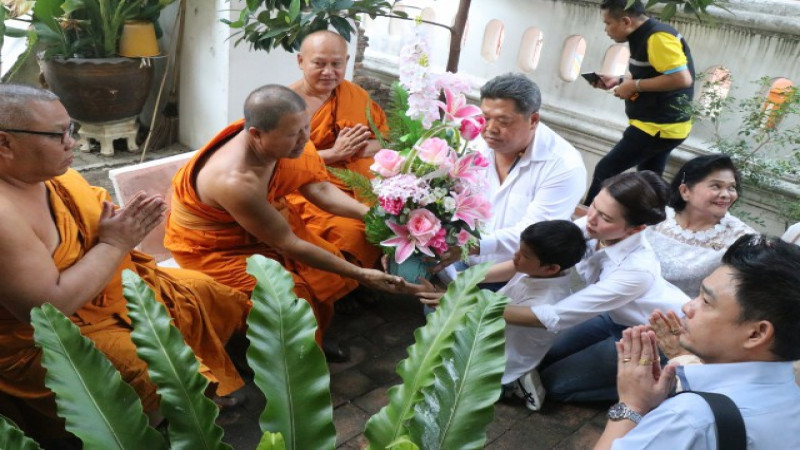 วัดศาลาปูนวรวิหารนิมนต์ เกจิดังร่วมพิธีทักษิณานุปทานแด่ "หลวงปู่สวัสดิ์" จัดโรงทานกว่ า50 ร้าน แจกข้าวสาร  5,000 ถุง