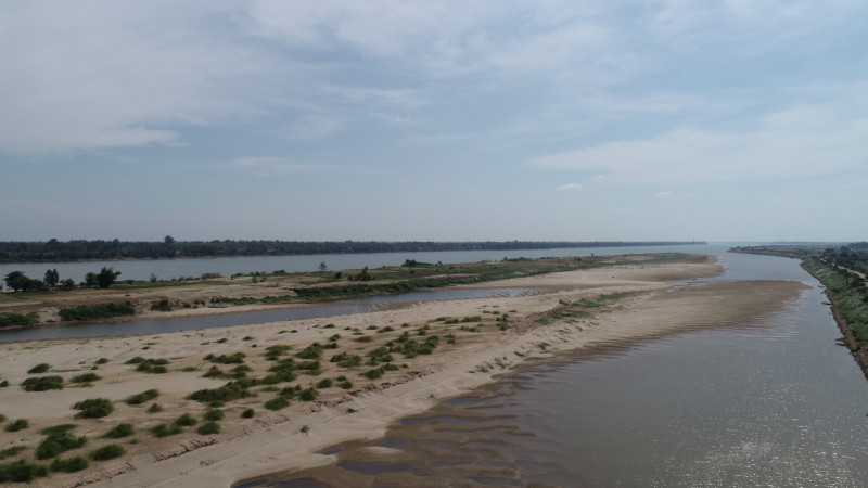 วิกฤติน้ำโขงแห้ง หาดโผล่ กระทบหนักธุรกิจเดินเรือข้ามฟากไทย-ลาว