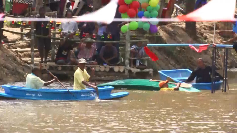 อ.ท่าแซะ จัดแข่งขันพายเรือไฟเบอร์ 110 ปี ครั้งที่ 1 เพื่อเชื่อมรักสามัคคีของชุมชนในวันลอยกระทง