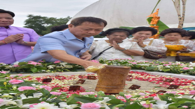 นายแพทย์สาธารณสุขจังหวัดกาญจนบุรี เป็นประธานในพิธีวางศิลาฤกษ์ อาคารโรงพยาบาลส่งเสริมสุขภาพตำบลบ้านตลาดเขต อำเภอพนมทวน 