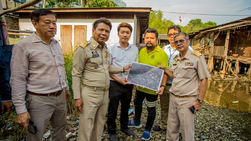 "รองปลัดเมืองพัทยา" นำทีมลุยตรวจสอบพื้นที่บุกรุกคลองสาธารณะ-กีดขวางทางน้ำ บริเวณคลองนกยาง