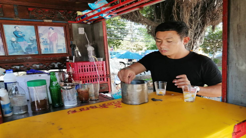 "หนุ่มวัย 30" สู้ชีวิตเปิดร้าน “ยอดกาแฟอายุยืน”  ธุรกิจเล็กๆ เพื่อเลี้ยงครอบครัว