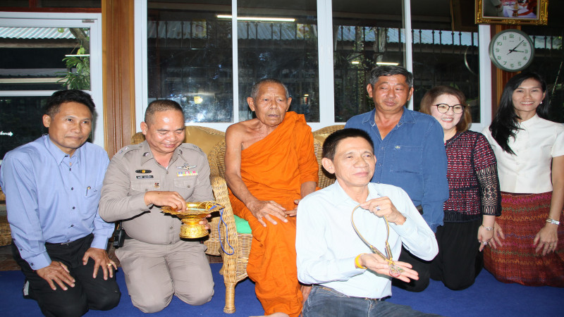 ญาติโยมเตรียมรับ!! "หลวงปู่บุญรอด อาภัสสโร" เกจิดังอีสานใต้ แจกฟรีเหรียญวัตถุมงคล รุ่นเมตตาบารมี 7,500 ชุด