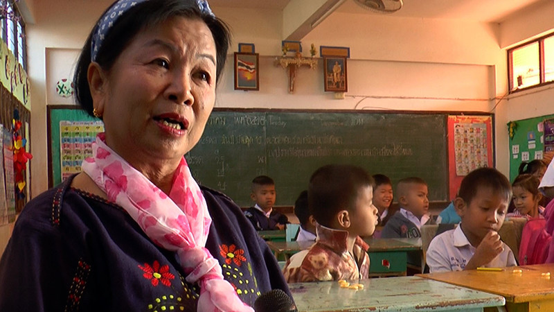 "ครูจิ๊ด" สตรีวัย 70 ปี อุทิศตนเพื่อให้นักเรียน อ่าน-เขียน หนังสือได้