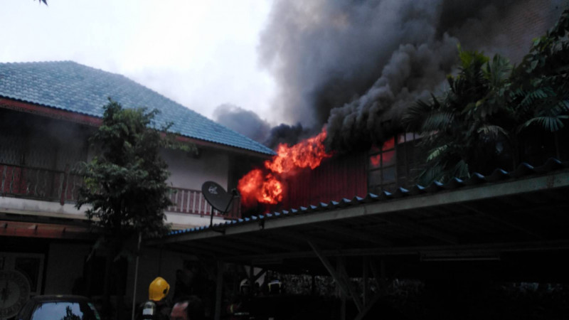 ไฟไหม้ร้านหมูกระทะ อาคารไม้ทรงไทยวอด มูลค่ากว่า 7 ล้านบาท