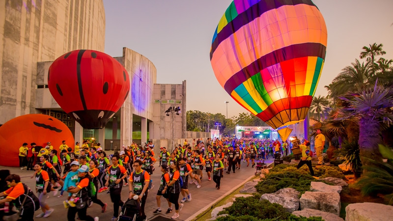 นักวิ่ง "DINOSUAR NIGHT RUN" 3,500 คน ตะลุยหุบเขาไดโนเสาร์ สวนนงนุชพัทยา