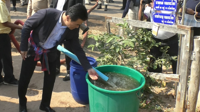 โคราชแล้งสาหัส ! "รมต.เทวัญ" ลงพื้นที่ให้ความช่วยเหลือ รัฐจัดงบกลาง 3 พันล้าน หนุนเร่งแก้ภัยแล้ง