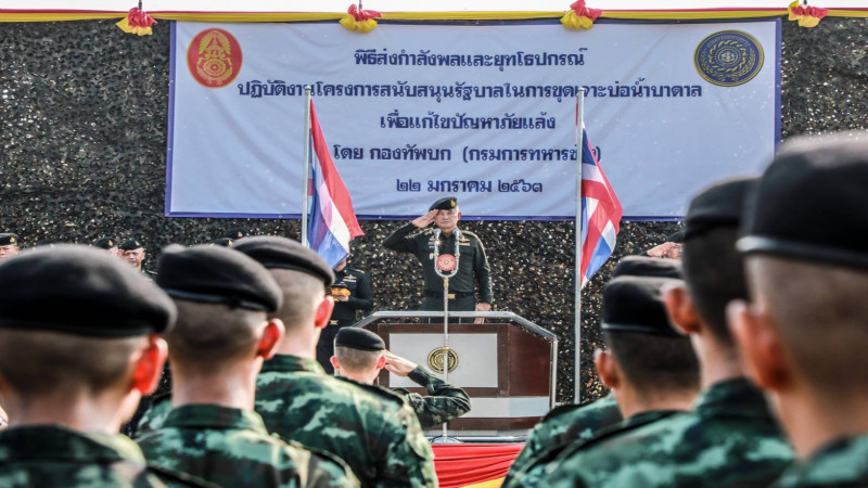 "กรมการทหารช่าง" ส่งกำลังพลและยุทโธปกรณ์ ช่วยภัยแล้งในพื้นที่ จ.ราชบุรี