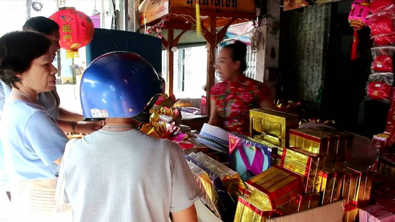 วันจ่ายเทศกาลตรุษจีน เมืองนราฯ เงียบเหงา!! ชาวไทยเชื้อสายจีน ใช้จ่ายซื้อของเซ่นไหว้อย่างประหยัด