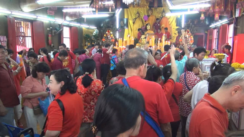 "คนไทยเชื้อสายจีน" รับพาสปอร์ตสู่สวรรค์หนึ่งเดียวในไทย  พร้อมแห่นมัสการรอยพระพุทธบาท