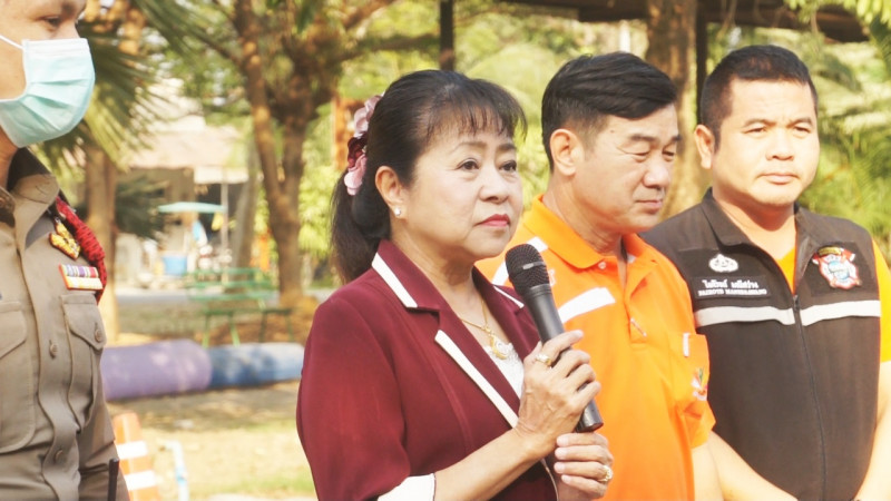 "เทศบาลเมืองกาญจนบุรี" จัดกิจกรรมบิ๊กคลีนนิ่งเดย์ ทำความสะอาดสวนสาธารณะเพื่อลดค่าฝุ่นละออง PM 2.5
