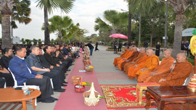 ผู้ว่าฯ ประธานในพิธี “โครงการศรีสะเกษ พร้อมใจนุ่งผ้าไทยใส่บาตร ทำความดี วิถีพอเพียง” อุทิศกุศลให้แก่ผู้เสียชีวิตที่โคราช