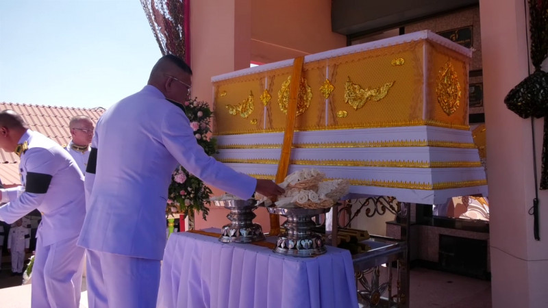 องคมนตรีพระราชทานเพลิงศพ "เภสัชกรนริศรา" ญาติสุดอาลัย จนถึงวินาทีสุดท้าย