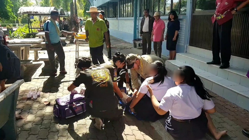 อุทาหรณ์ นศ.สาววิทยาลัยดัง พลาดตกคูเหล็กเสียบบาดเจ็บ กู้ภัยเข้าช่วยช่วยปลอดภัย