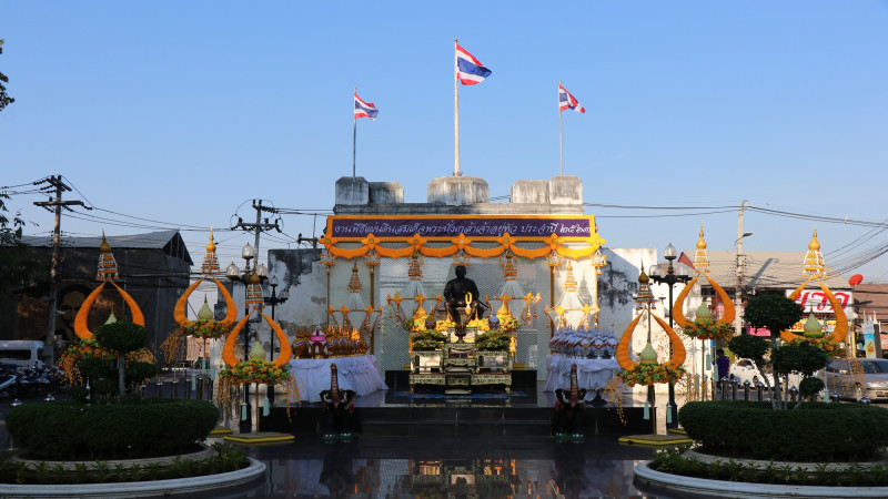 กาญจนบุรี จัดพิธีถวายราชสักการะ พระบรมราชานุสาวรีย์ สมเด็จพระนั่งเกล้าเจ้าอยู่หัว