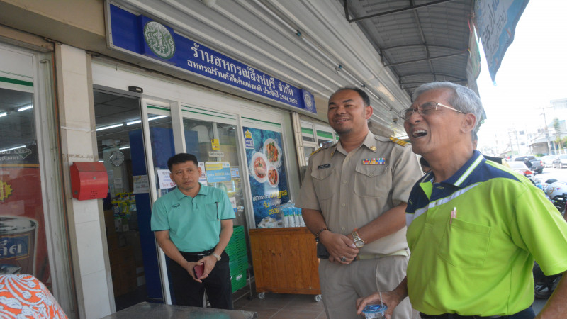 สหกรณ์จังหวัดสิงห์บุรี เปิดจำหน่าย "หน้ากากอนามัย" 2 วันติด ปชช. แห่ต่อคิวยาวเหยียด