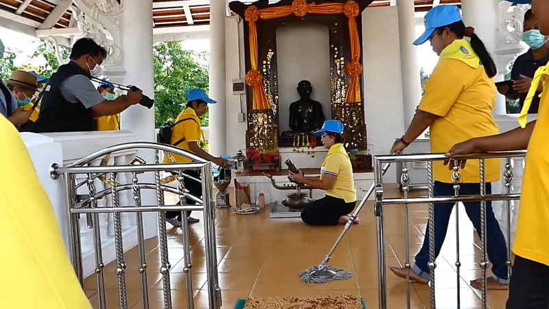 จิตอาสา เร่งทำความสะอาด "วัดพระบรมธาตุสวี" สร้างความมั่นใจให้กับนักท่องเที่ยว