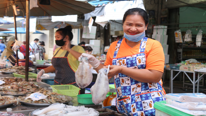 โควิดพ่นพิษ ! "ราคาอาหารทะเลสด" จ.ตราด ตกต่ำในรอบหลายสิบปี