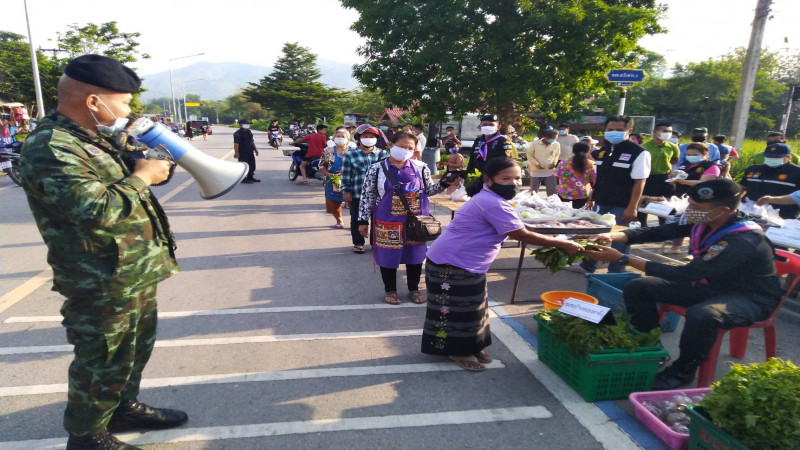 "ทัพพระยาเสือ" เปิดตลาดจัดกิจกรรมแลกเปลี่ยนสินค้าระหว่างชุมชน