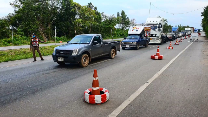 "ชุมพร"รับมือหนัก! ปชช.ออกจาก"ภูเก็ต"แน่นรอยต่อจังหวัด ส่งจนท.ตรวจถึงบ้าน