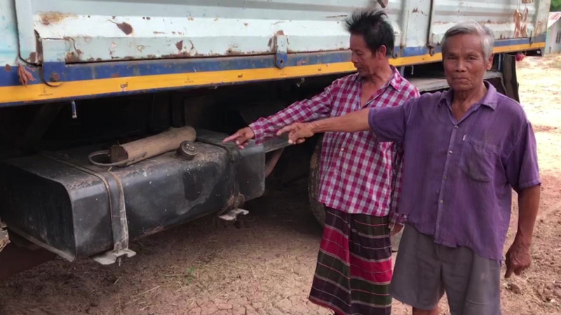 สองสามีภรรยาสุดช้ำ ! "โจรแสบ" งัดยุ้งฉางขโมยเอาข้าวเปลือกไป 30 ตัน - ดูดน้ำมันรถบรรทุกอีก 200 ลิตร ลั่นขอให้เวรกรรมตามทัน