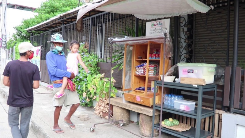 "ตู้ปันสุข" ผุด 7 จุด เมืองบุรีรัมย์ พร้อมหนังสือธรรมะ ให้หยิบเอาไปอ่านคลายความกังวล