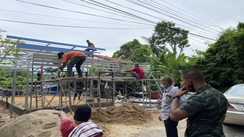 ย่า-หลาน ดีใจ!! ทหารร่วมกับสื่อเมืองคอน "สร้างบ้านหลังใหม่" มอบให้แทนกระท่อมพังทรุดโทรม