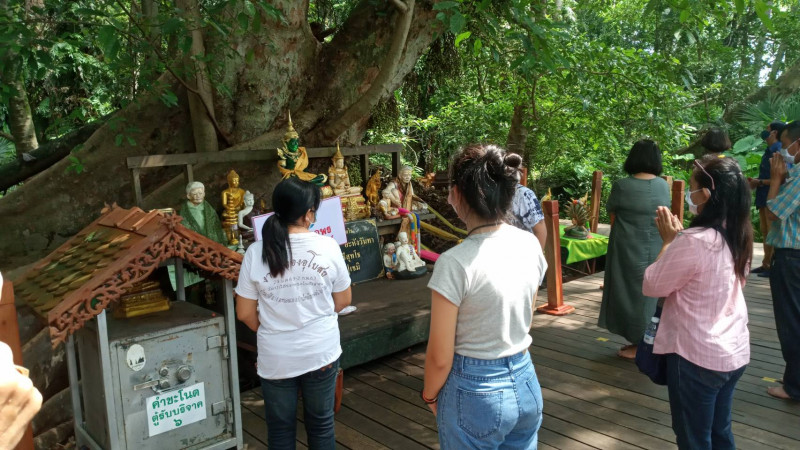 "คำชะโนด" เปิดวันแรก ! นทท. แห่กราบไหว้ "พ่อปู่ศรีสุทโธ - แม่ย่าศรีปทุมมา" คึกคัก!